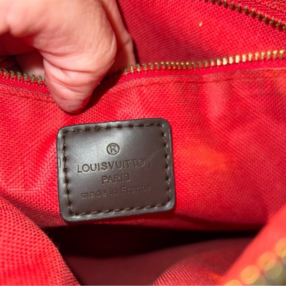 Rep. LV Crossbody - Picture 13 of 15